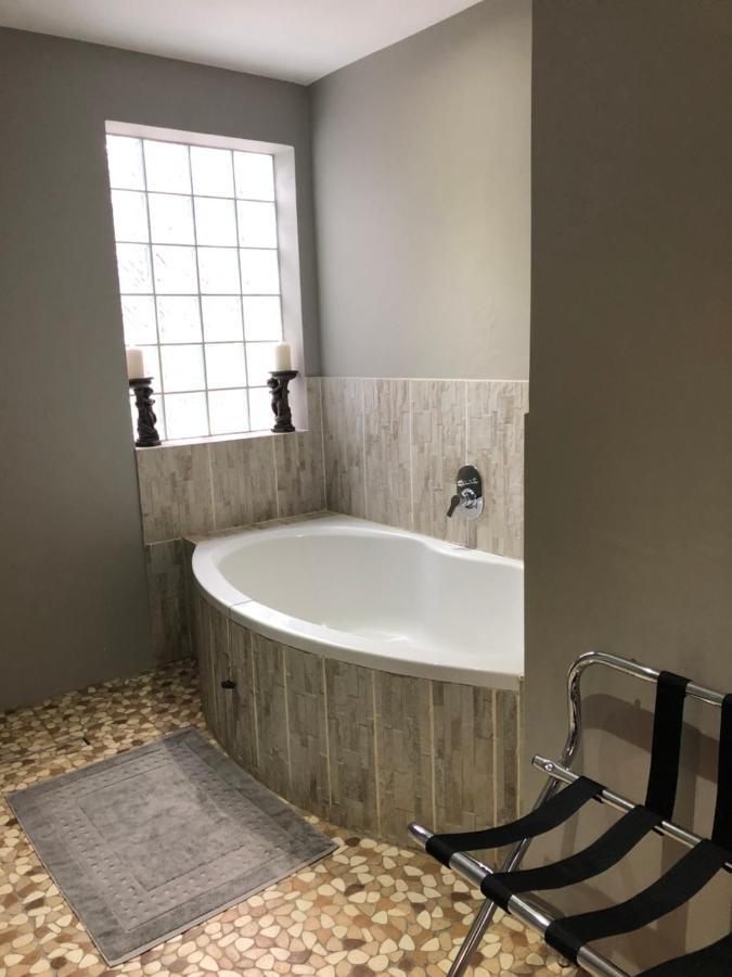 Rueby'S Guesthouse Дълстроом Екстериор снимка